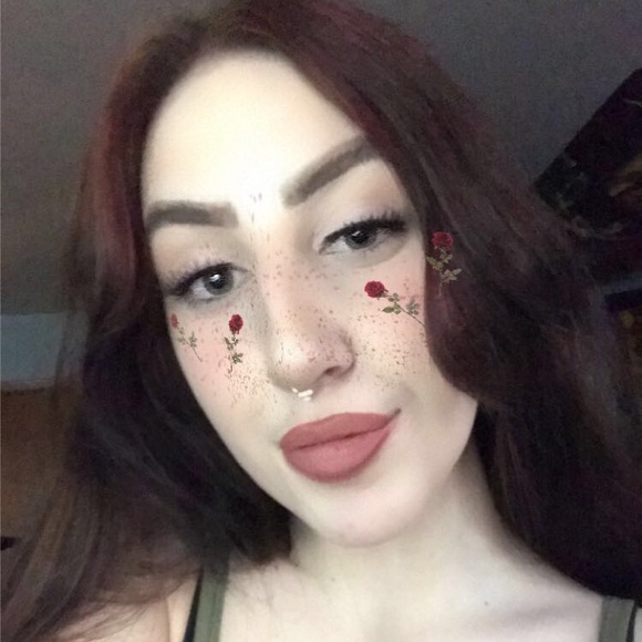 Meet your Posher, Claudia - Picture 1 of 1